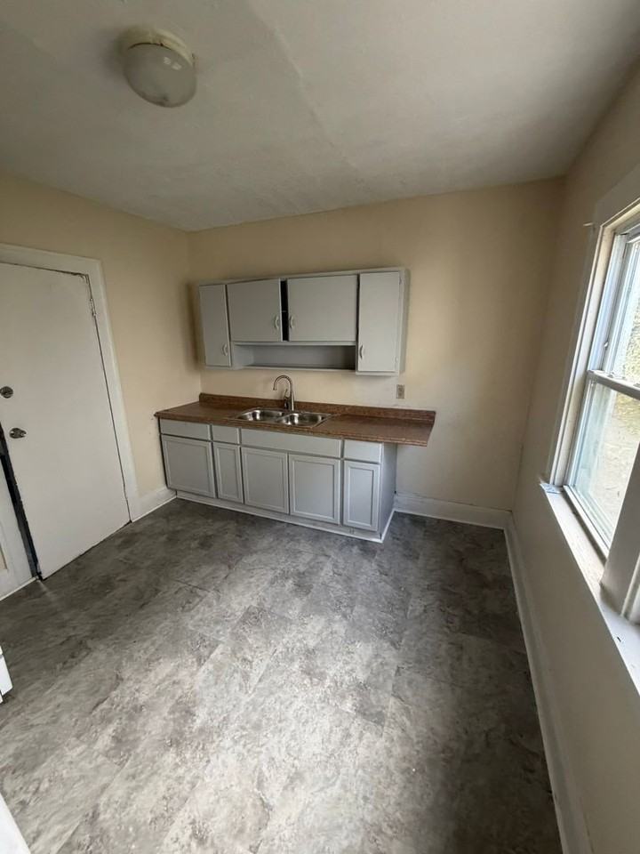 12706 Parkhill Ave - Photo 4 of 50