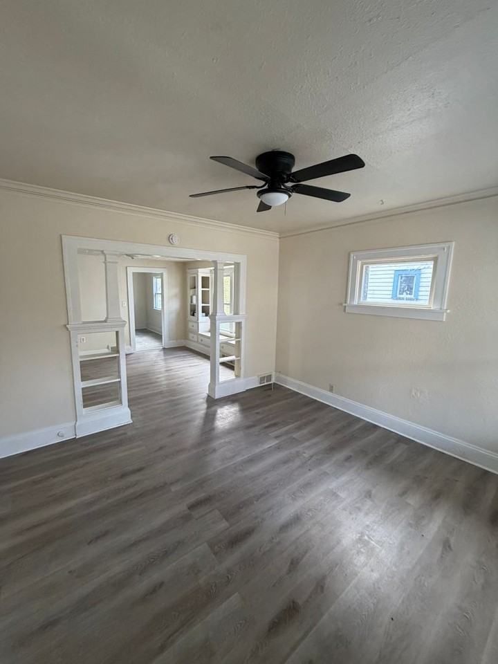 12706 Parkhill Ave - Photo 7 of 50