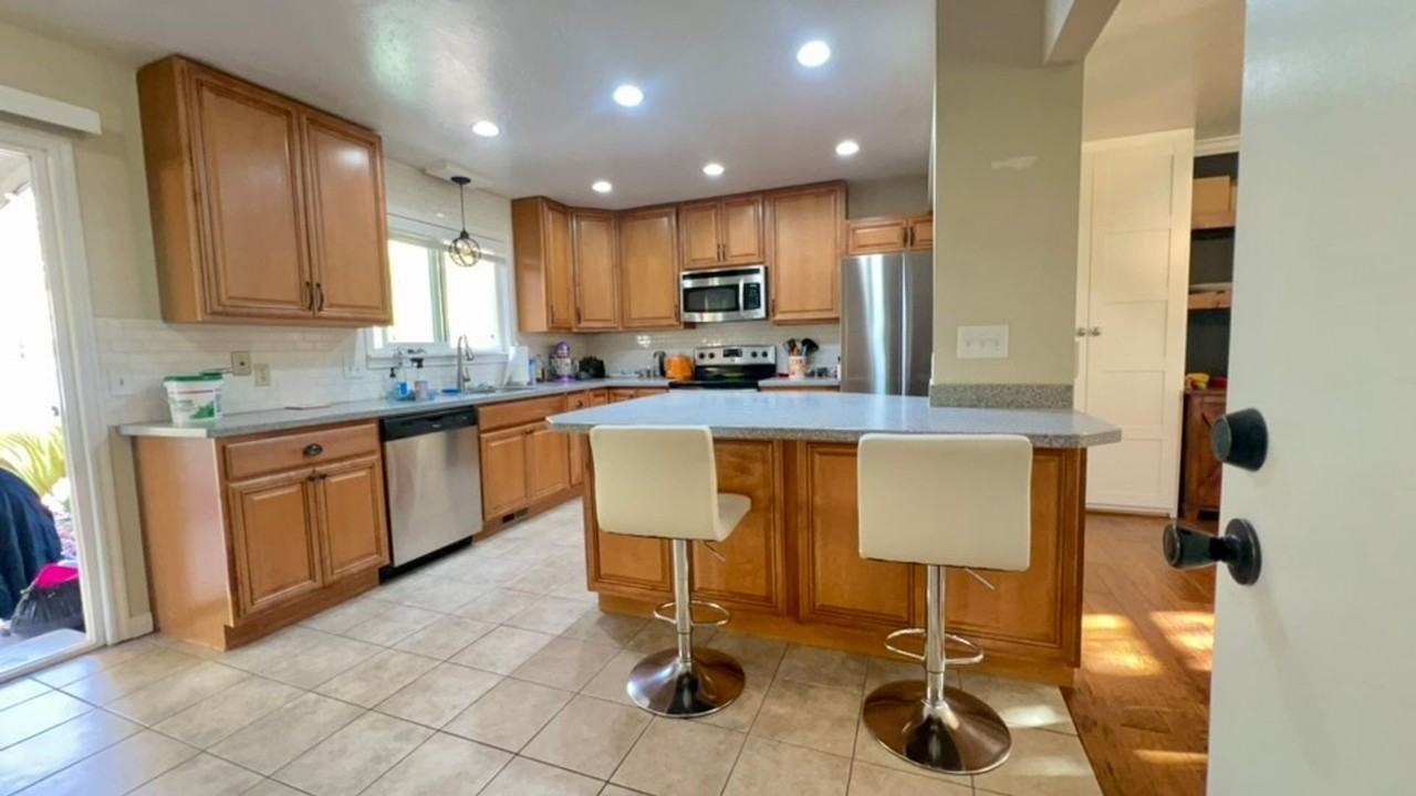 12133 S Cinnamon Ridge Rd - Photo 3 of 18