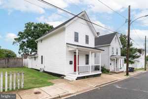 featured image of 107 West St