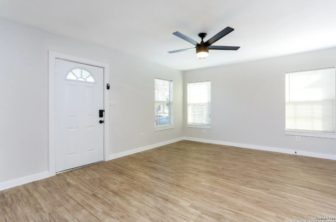 734 W Norwood Ct - Photo 2 of 13