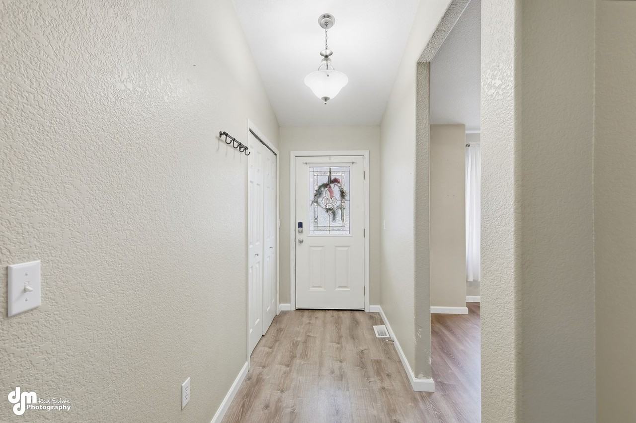 716 N Pine Ridge Loop - Photo 3 of 49