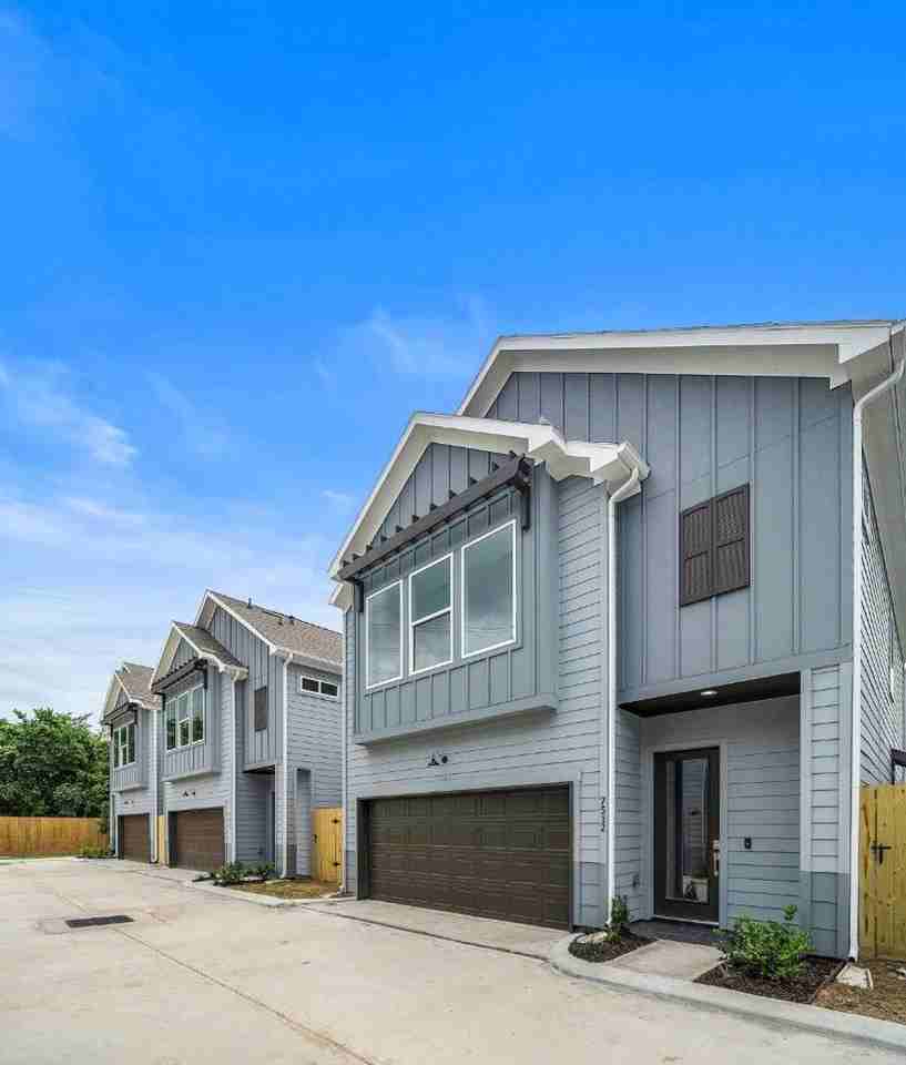 7522 Sandle St - Photo 2 of 18