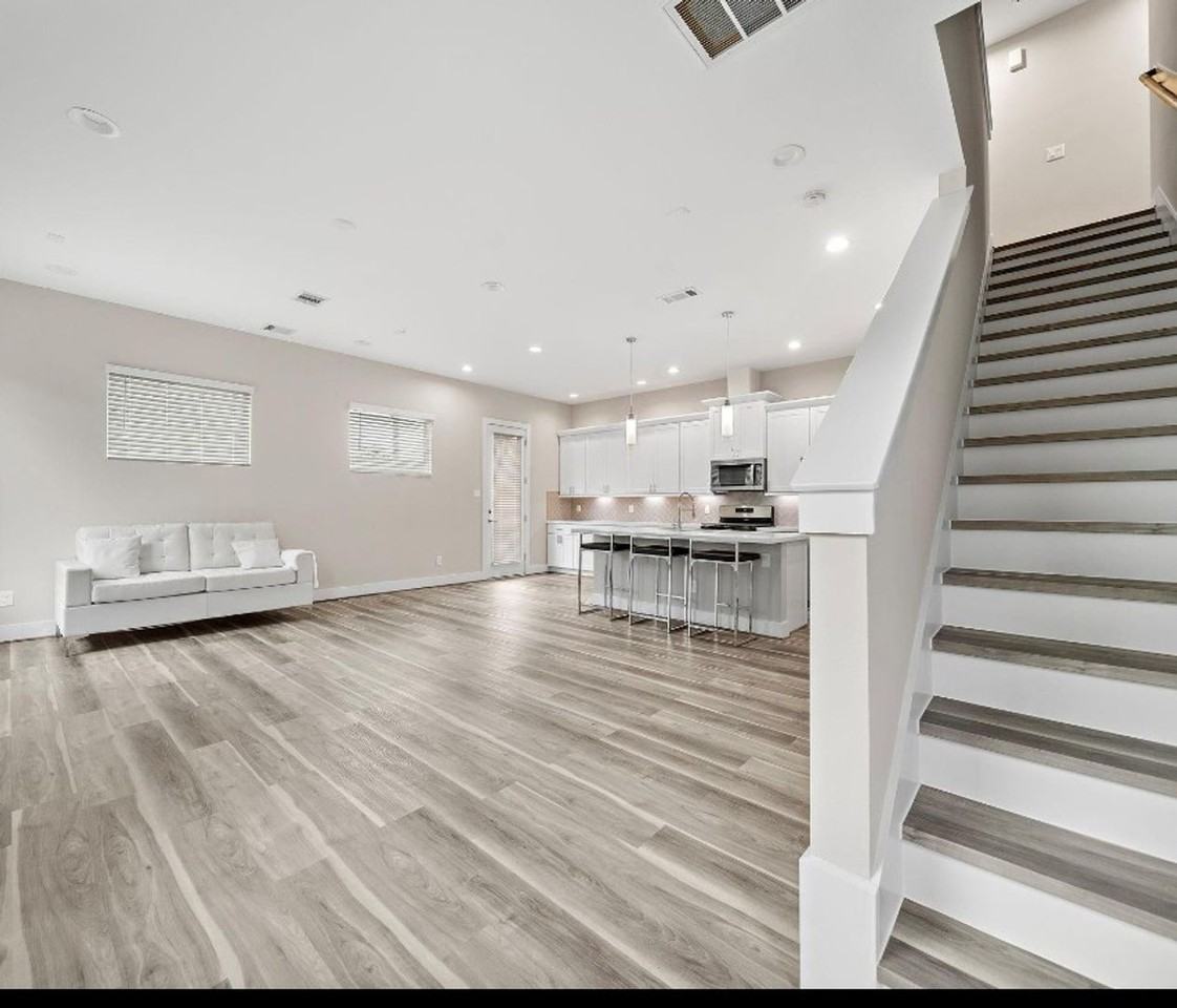 7522 Sandle St - Photo 3 of 18