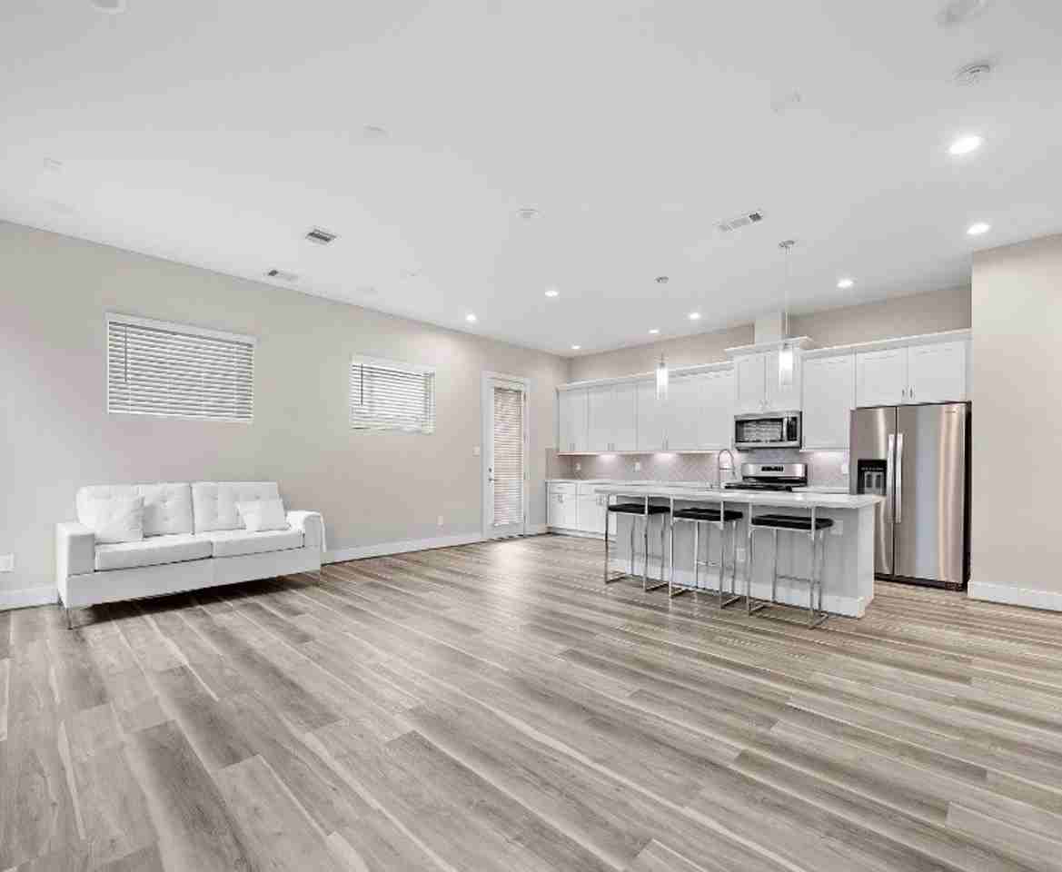 7522 Sandle St - Photo 4 of 18