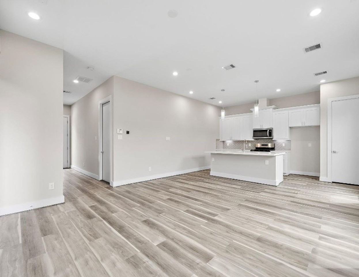 7522 Sandle St - Photo 5 of 18