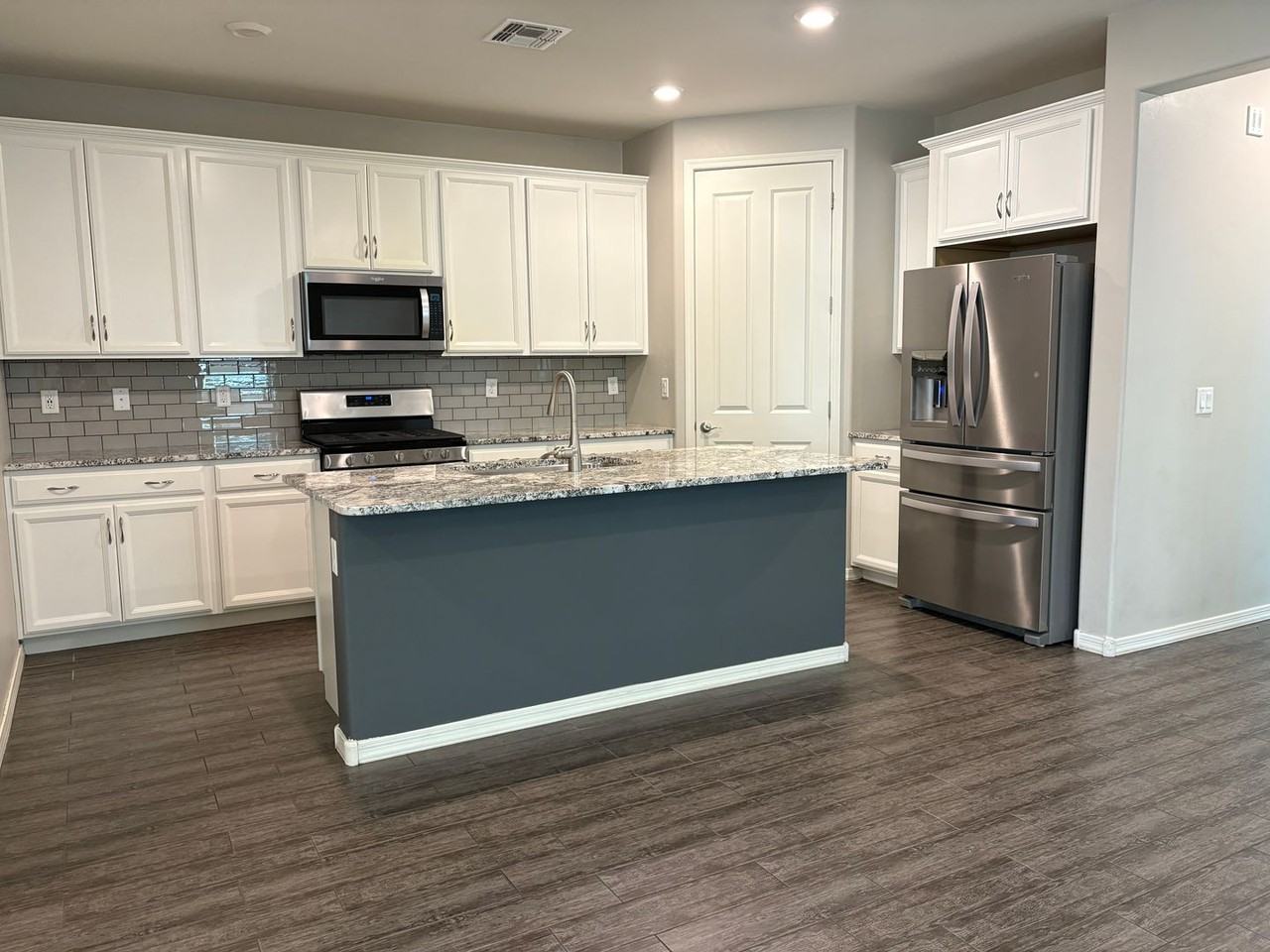 2140 W Ephesus Ct - Photo 2 of 16