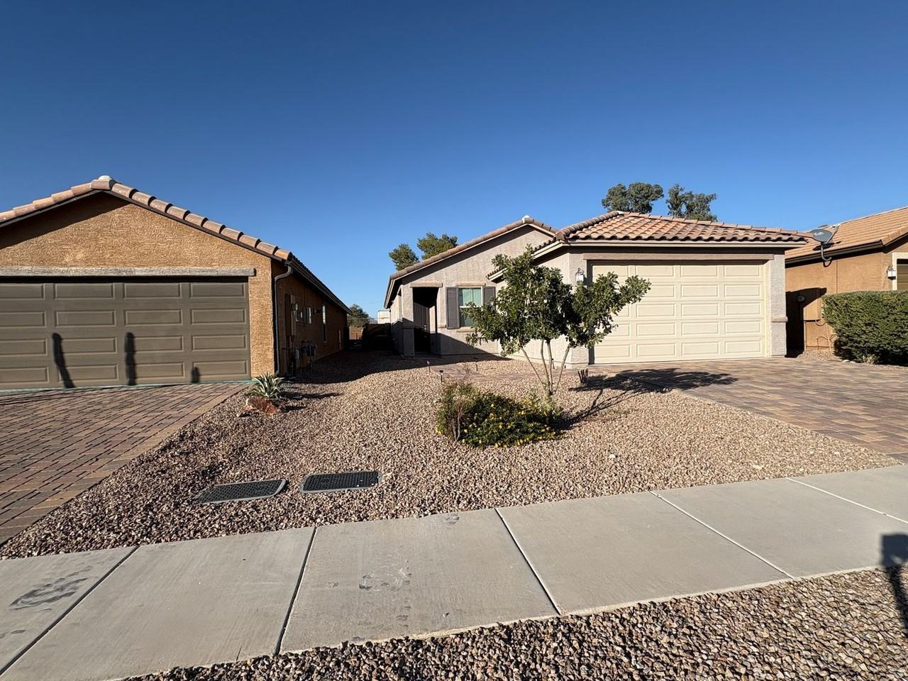 2140 W Ephesus Ct - Photo 6 of 16