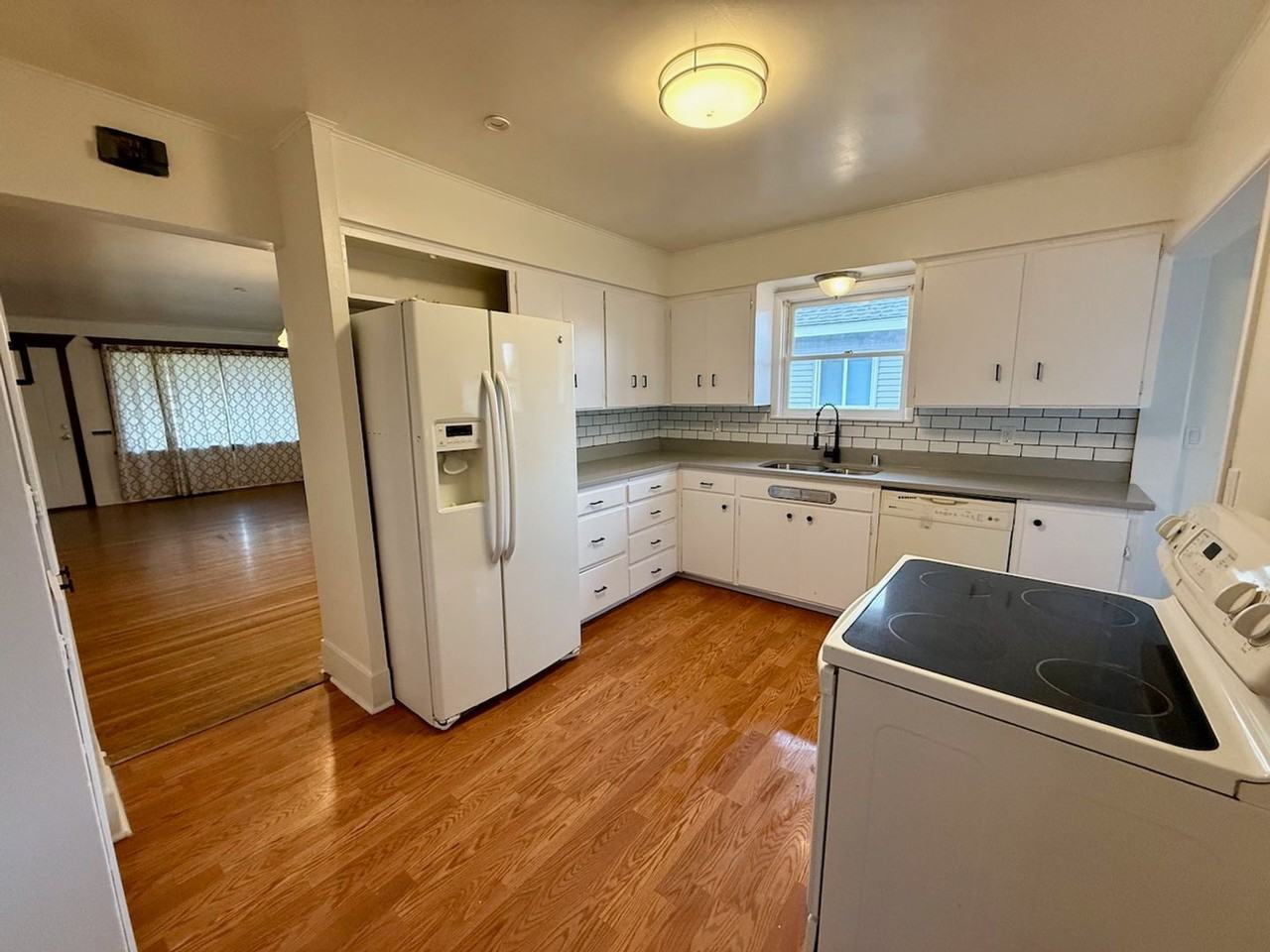 1924 E Wellesley Ave - Photo 5 of 20