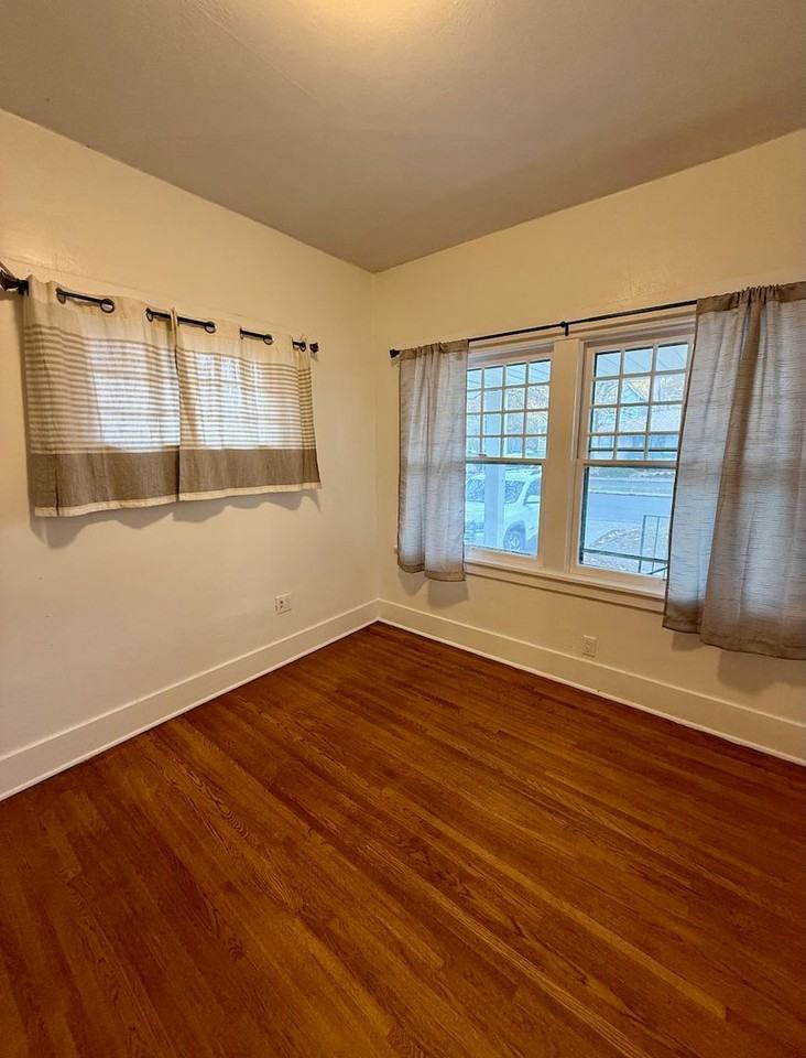 1924 E Wellesley Ave - Photo 7 of 20