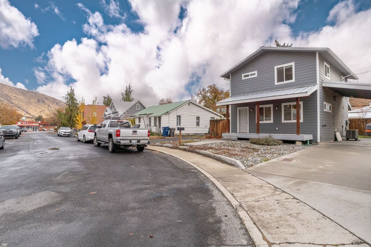 113 Perry Street - Photo 2 of 22