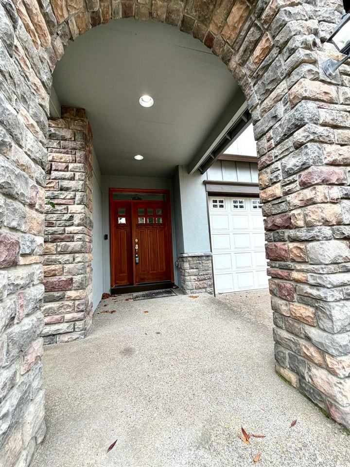 7125 Southwest Fallen Leaf Street - Photo 3 of 40
