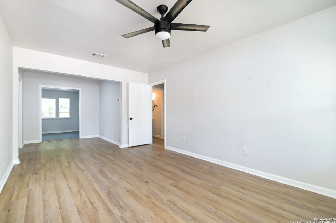 343 Fargo Ave - Photo 4 of 20