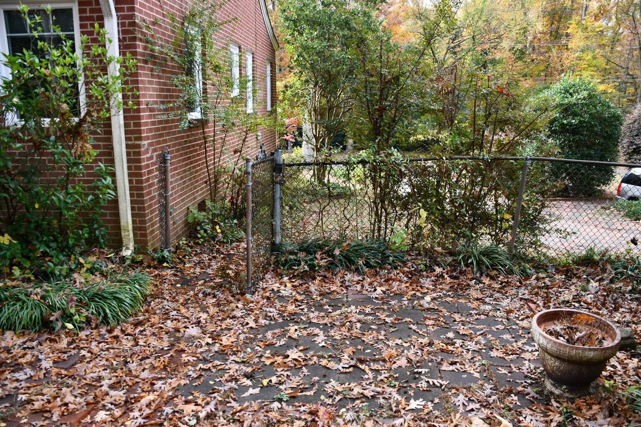 530 Sunset Dr - Photo 4 of 38