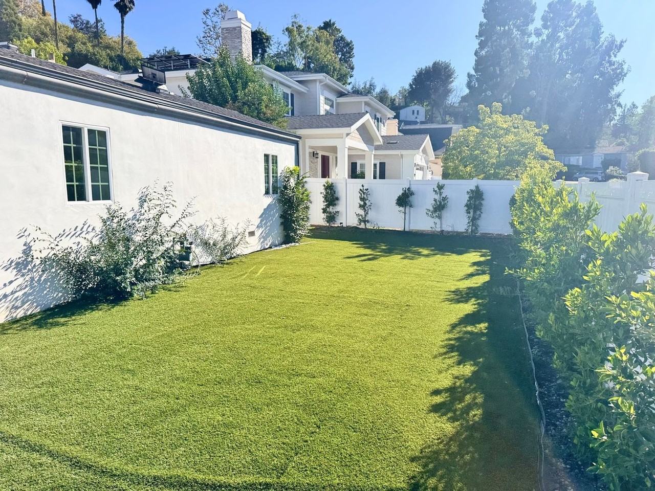 11836 Laurelwood Dr - Photo 2 of 13