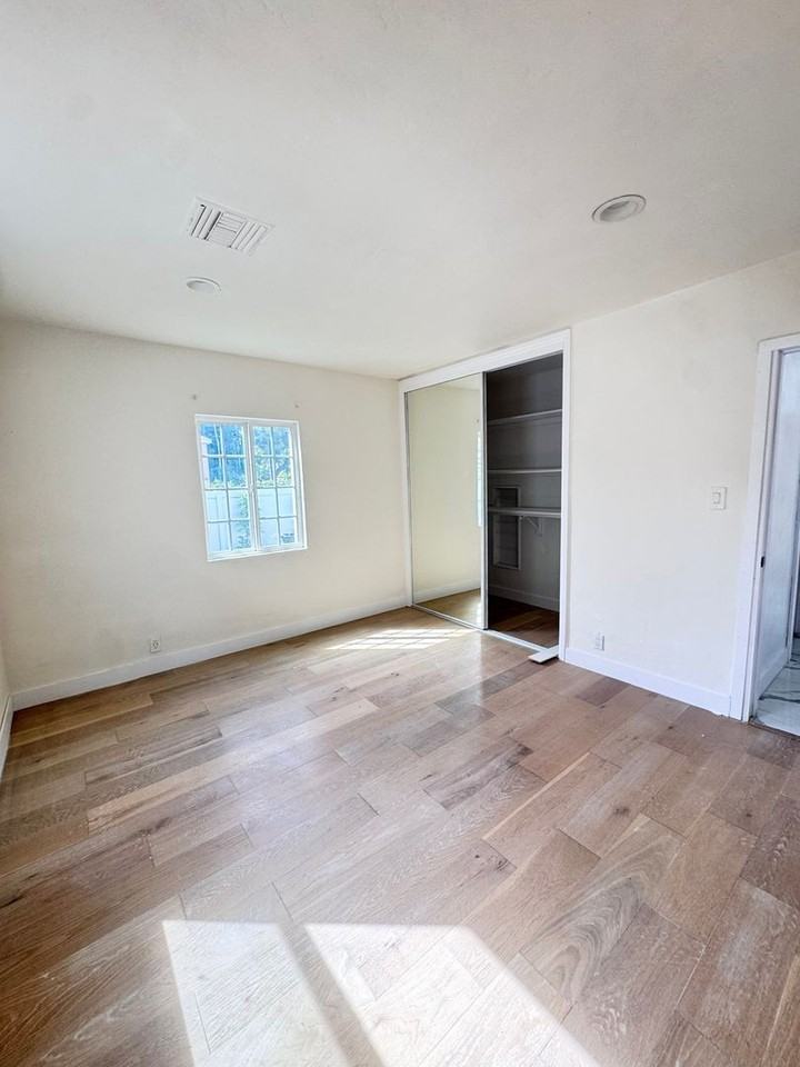 11836 Laurelwood Dr - Photo 4 of 13