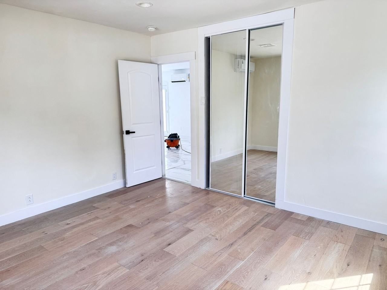 11836 Laurelwood Dr - Photo 3 of 13