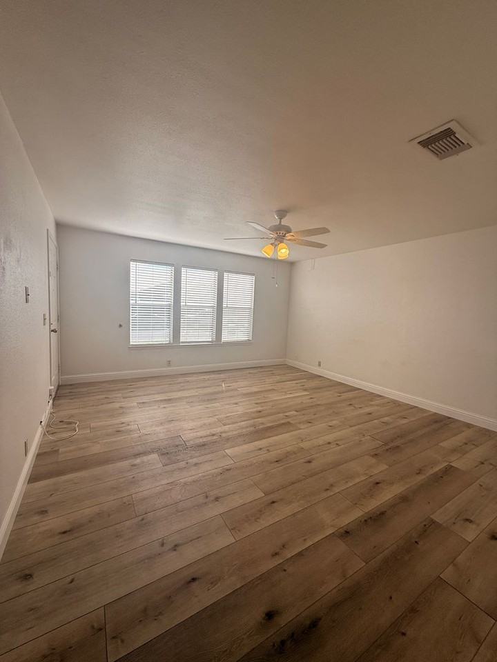 1506 Casa Loma Way - Photo 3 of 20