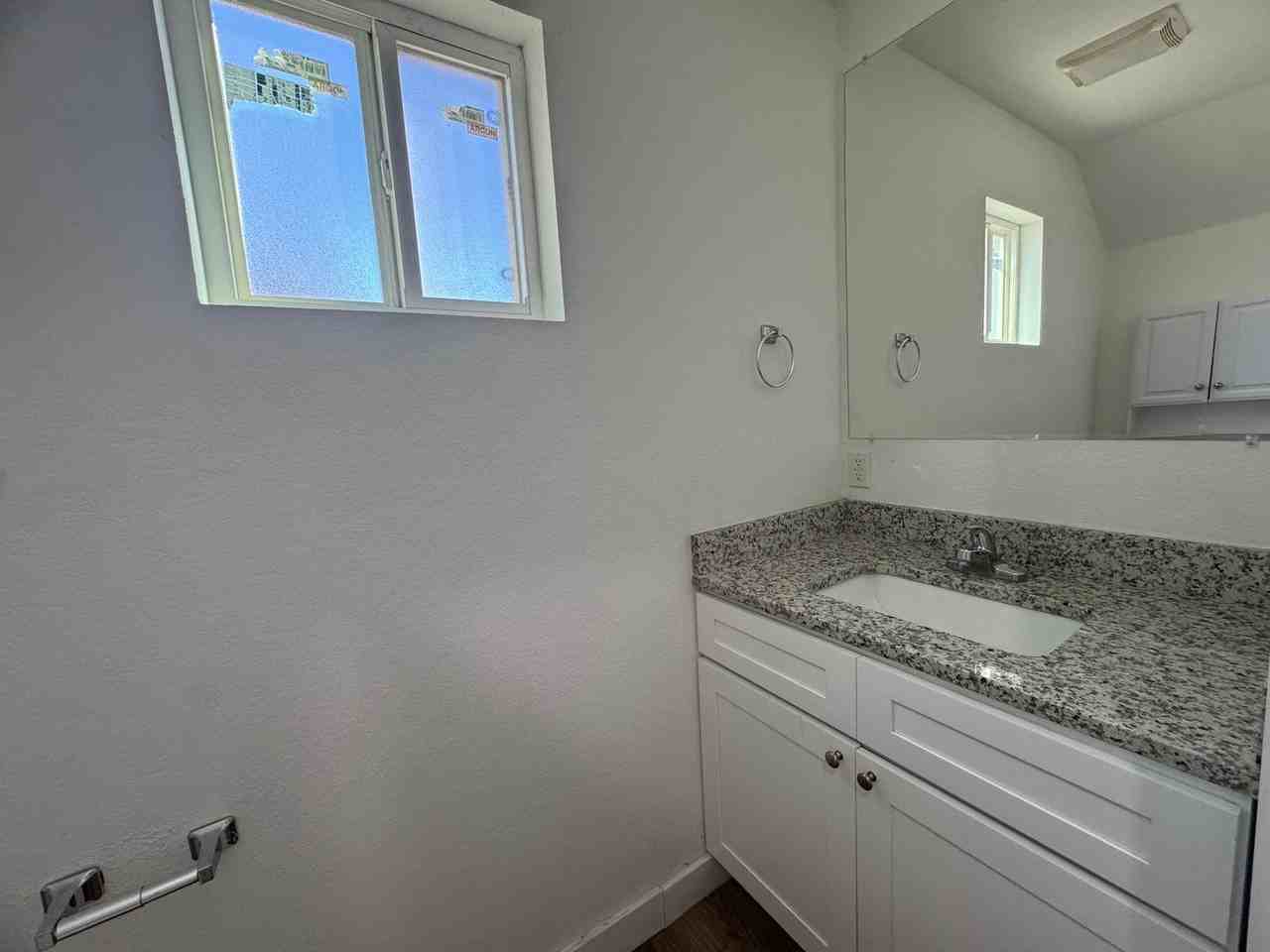 516 E Reed St - Photo 3 of 18