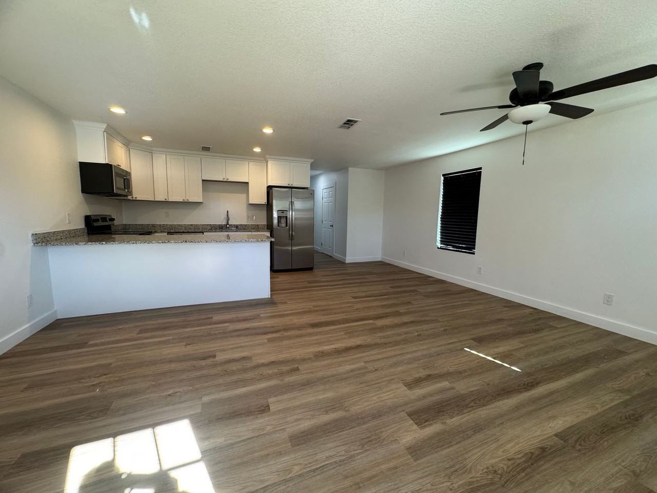 516 E Reed St - Photo 6 of 18