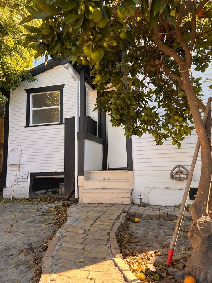 2117 E 112th St - Photo 2 of 16