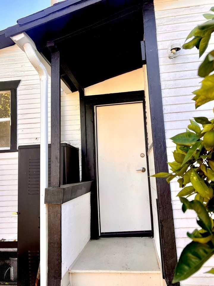 2117 E 112th St - Photo 3 of 16