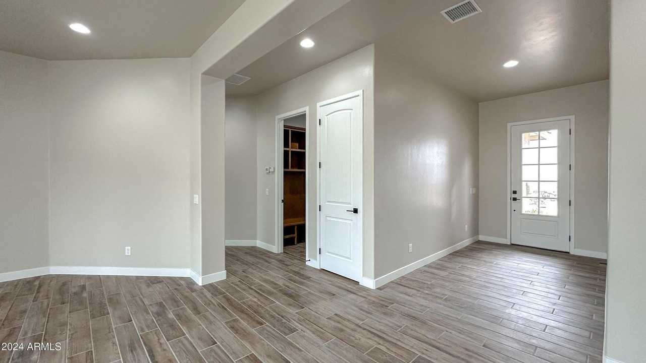 6321 East Red Oak Circle - Photo 6 of 43