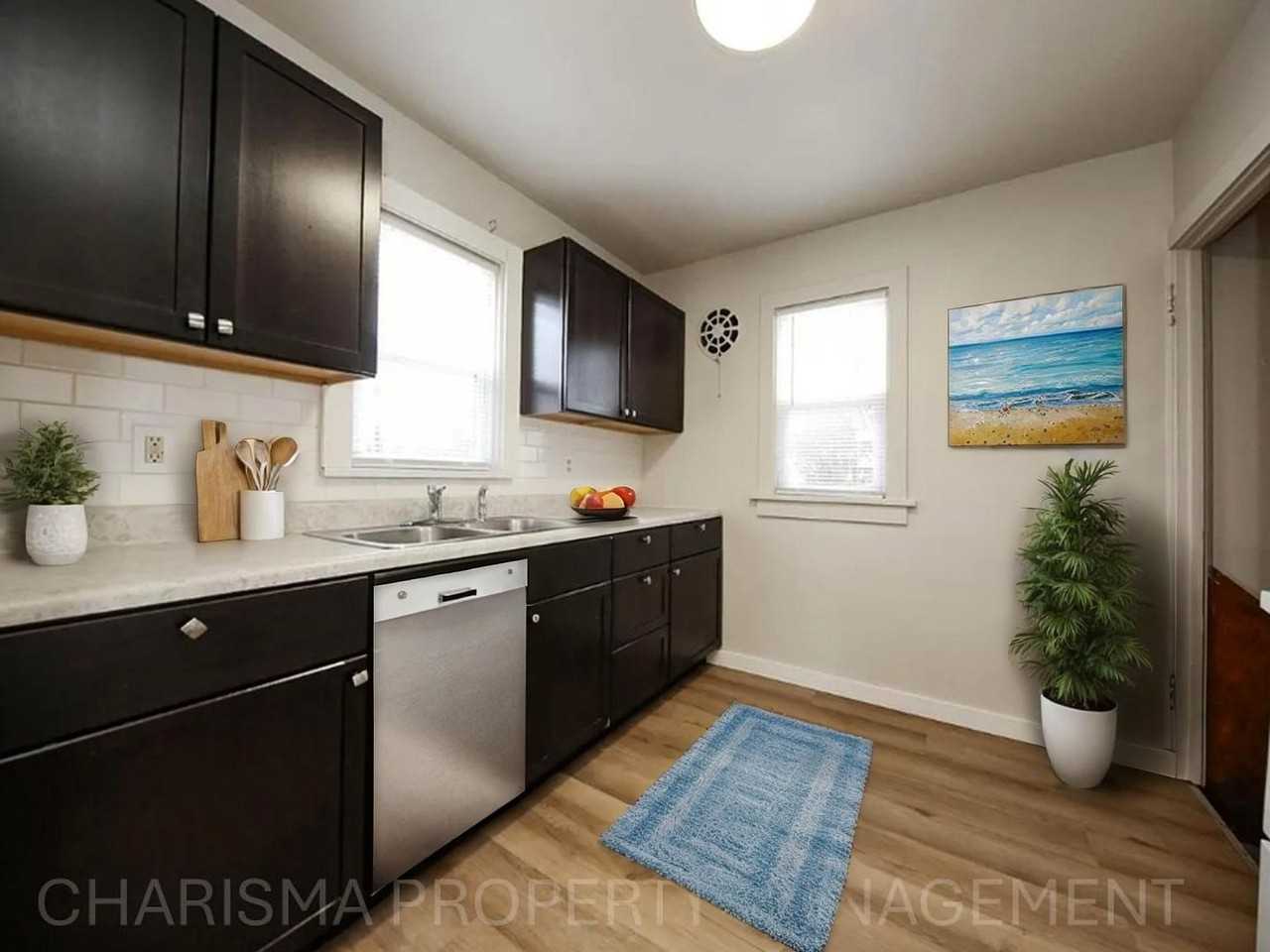 1330 W 14th St - Photo 4 of 47