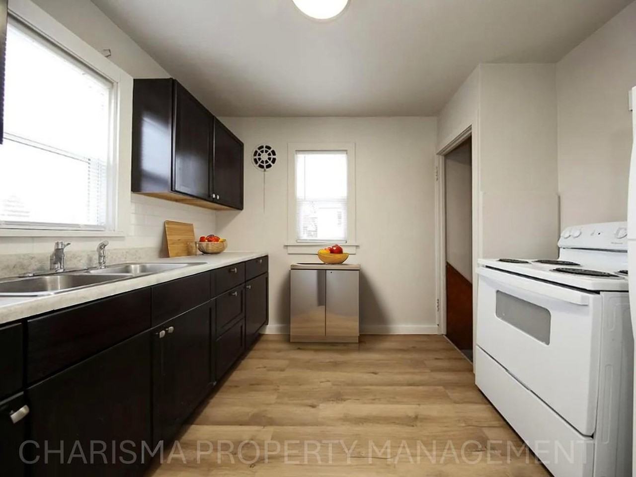 1330 W 14th St - Photo 6 of 47