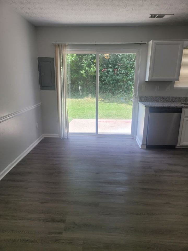 1728 Bob White Ln Se - Photo 4 of 8