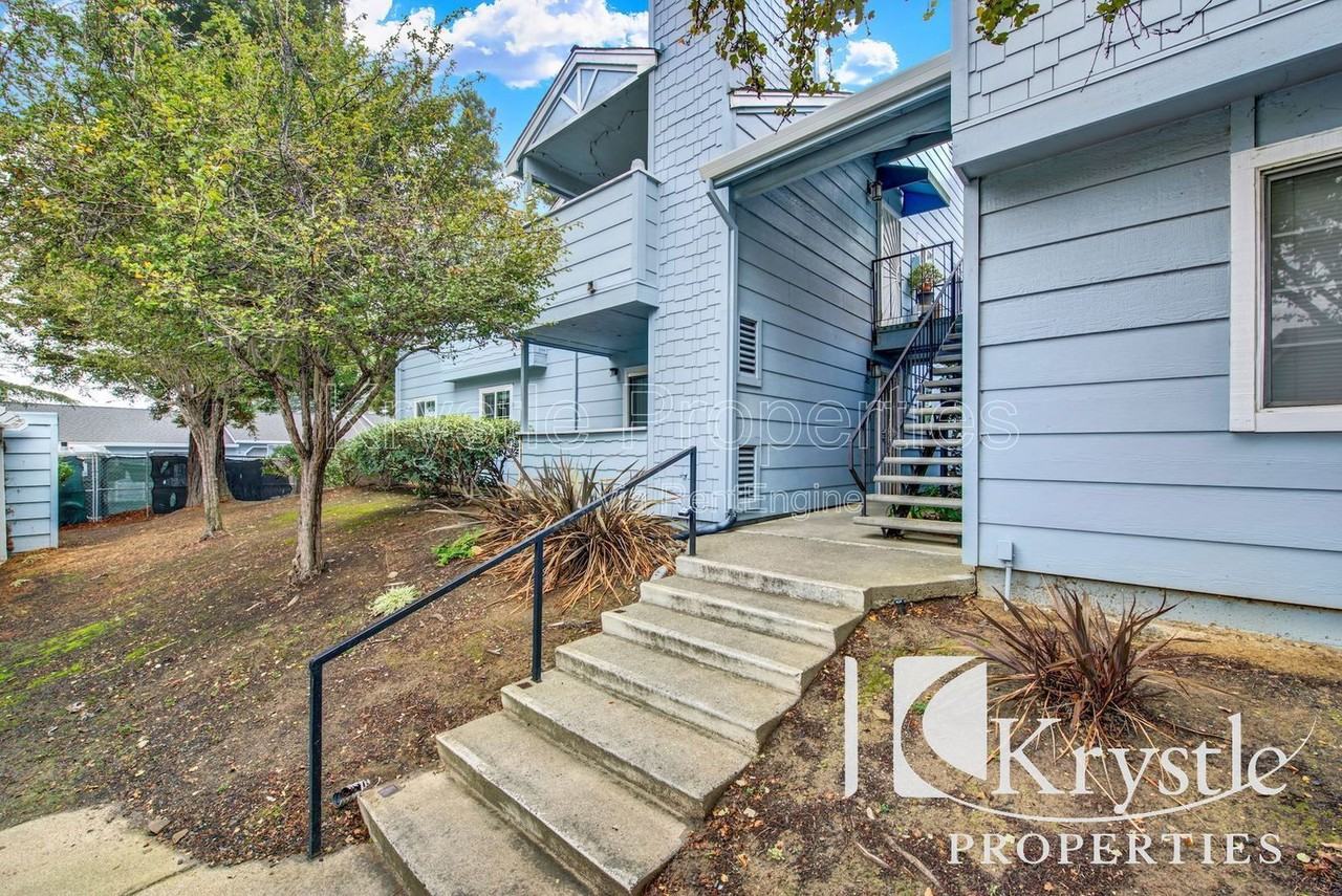 285 Lighthouse Drive - Photo 4 of 28