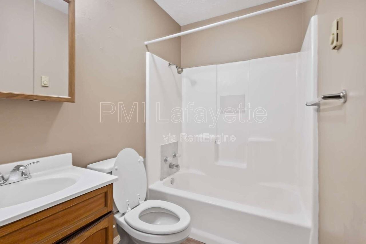 206 W Oxford St - Photo 4 of 12