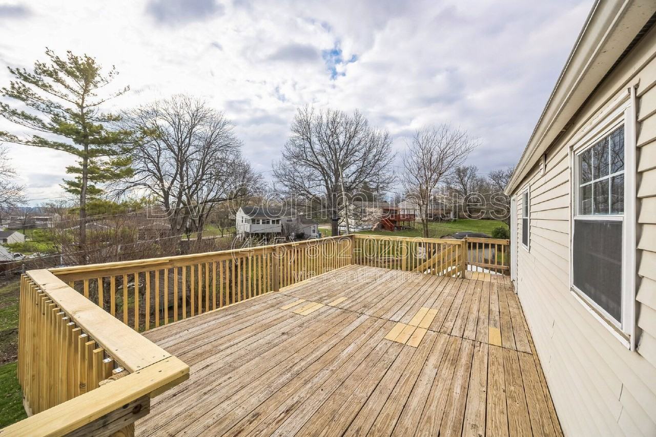 12174 Glencrest Ct - Photo 2 of 38