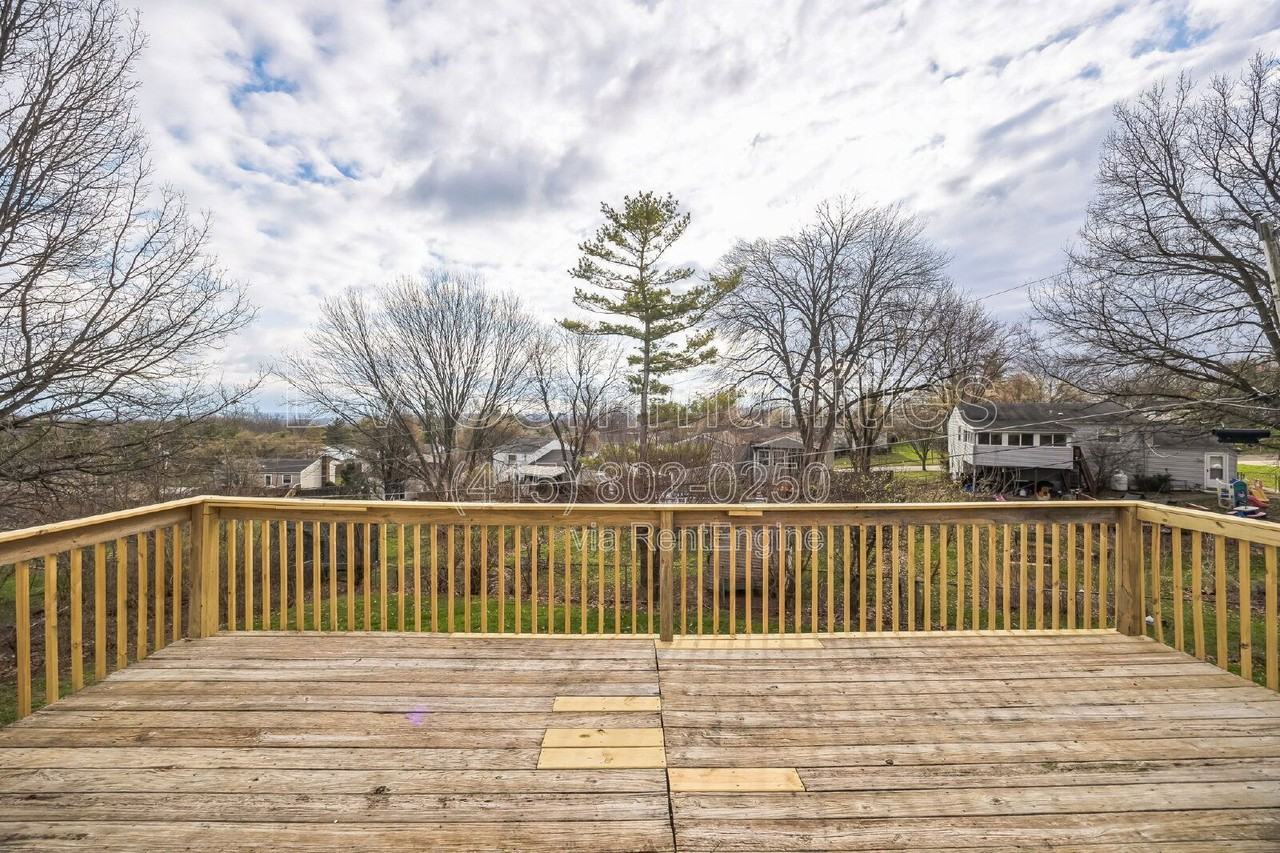 12174 Glencrest Ct - Photo 4 of 38