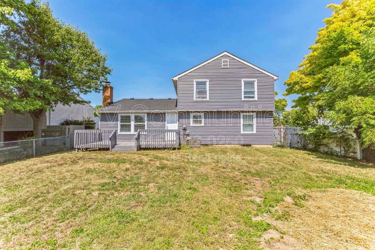 2411 Blue Rock Blvd - Photo 4 of 37