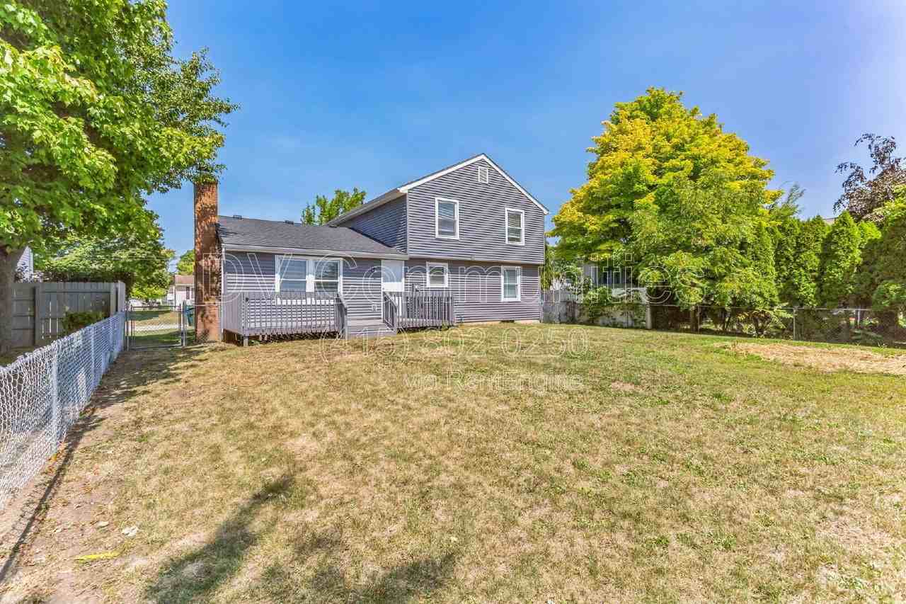 2411 Blue Rock Blvd - Photo 5 of 37