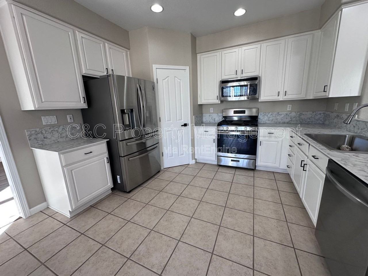 200 Eastbrook Cir - Photo 3 of 29