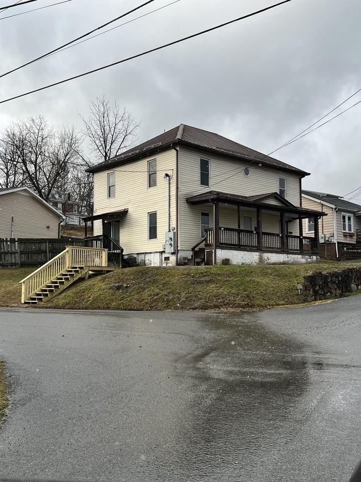 206 S 4th St #1 - Photo 7 of 23