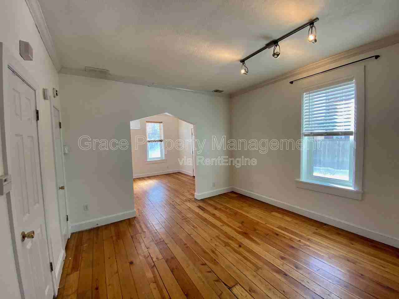 819 East 25th Avenue - Photo 5 of 17