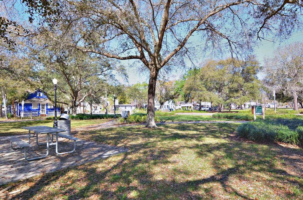 912 Hart St - Photo 3 of 25