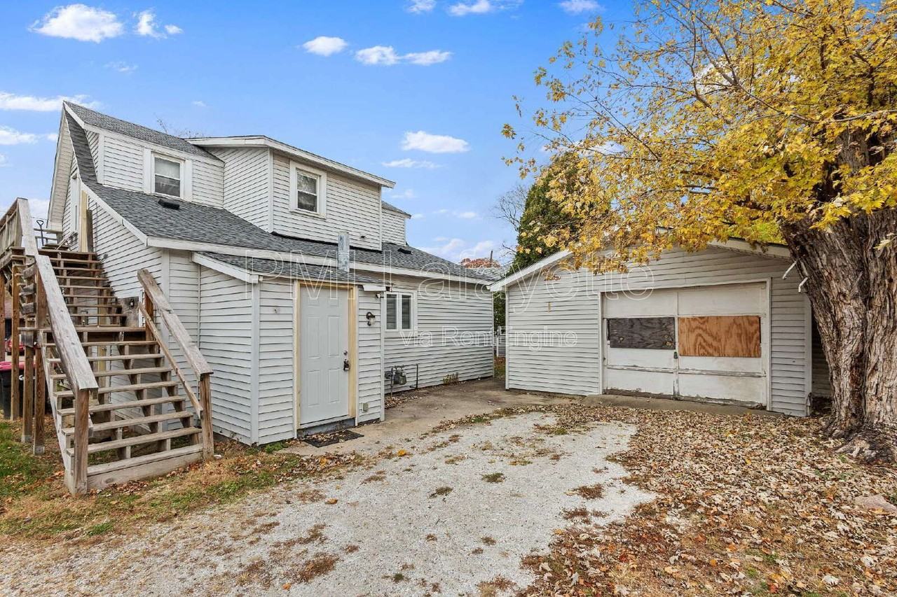 605 N Perry St #1 - Photo 3 of 28