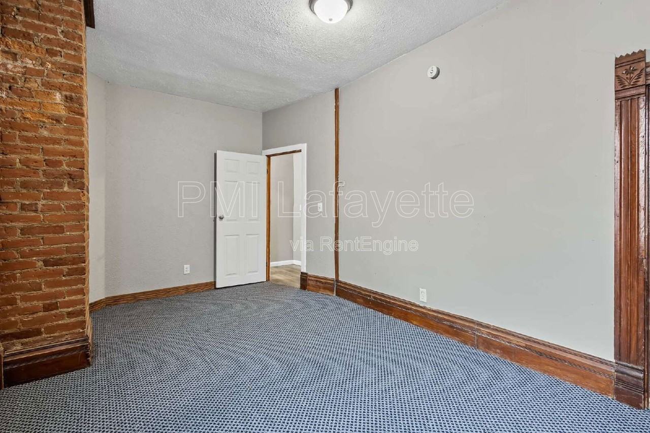 605 N Perry St #1 - Photo 5 of 28