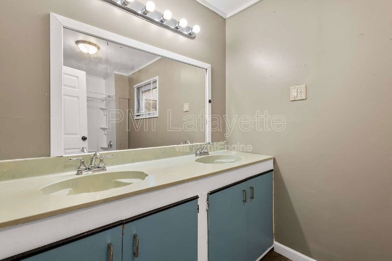 605 N Perry St #1 - Photo 6 of 28
