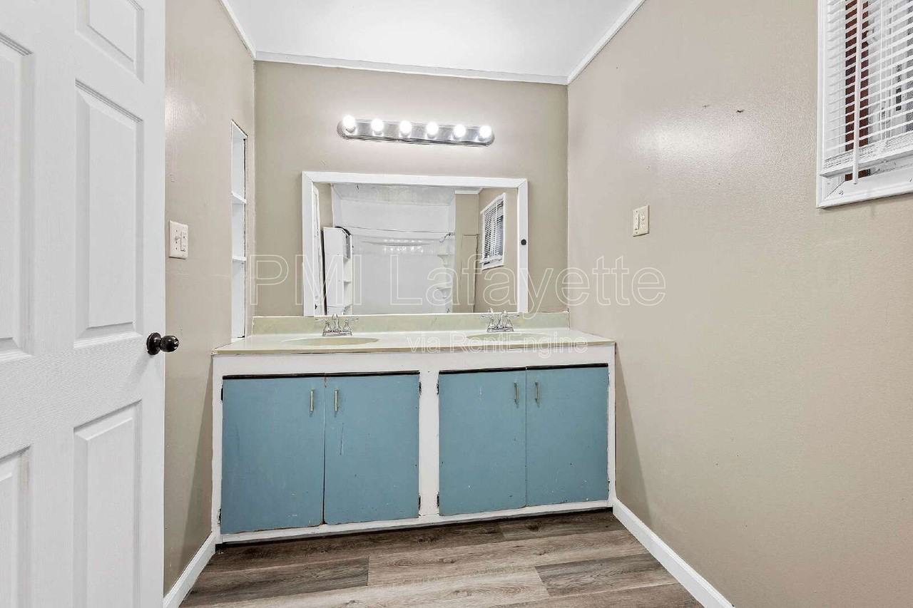 605 N Perry St #1 - Photo 7 of 28