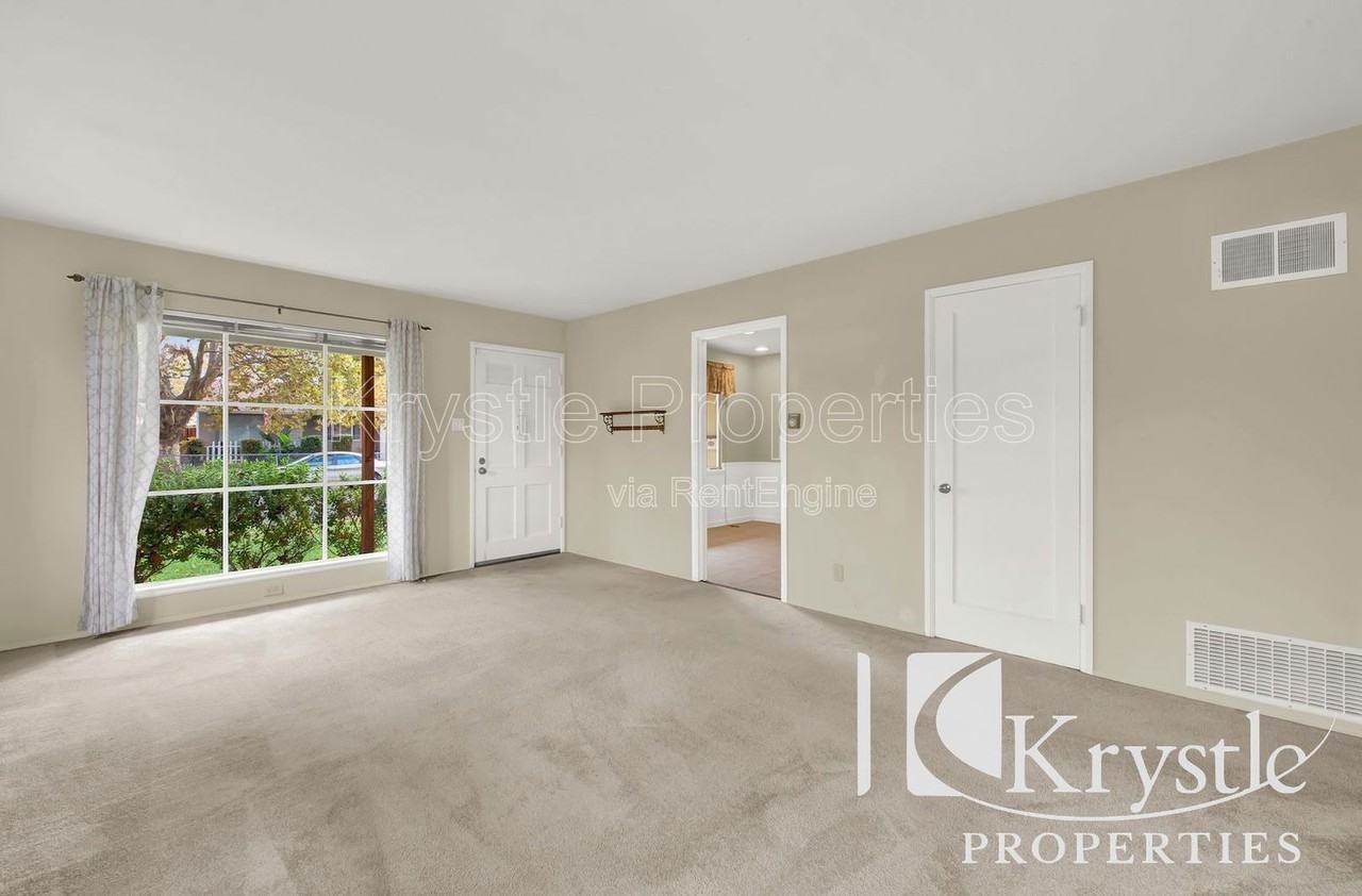 791 Rosewood Ave - Photo 4 of 24