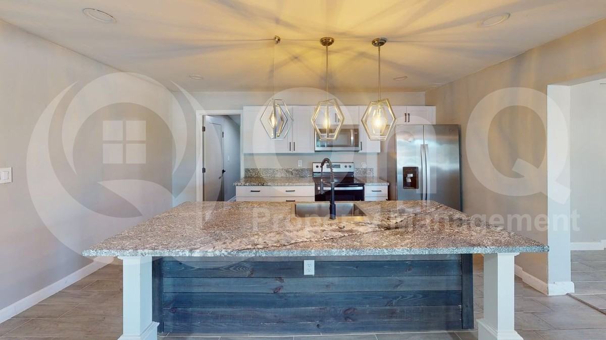 2714 E 21st St #A - Photo 5 of 21