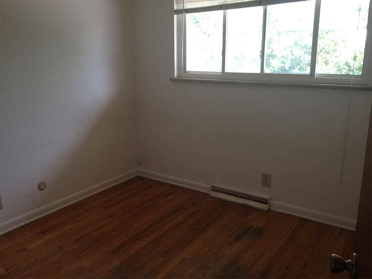 800 30th St #A - Photo 3 of 9