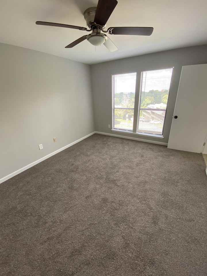 1913 16th Ave S #1 - Photo 4 of 10