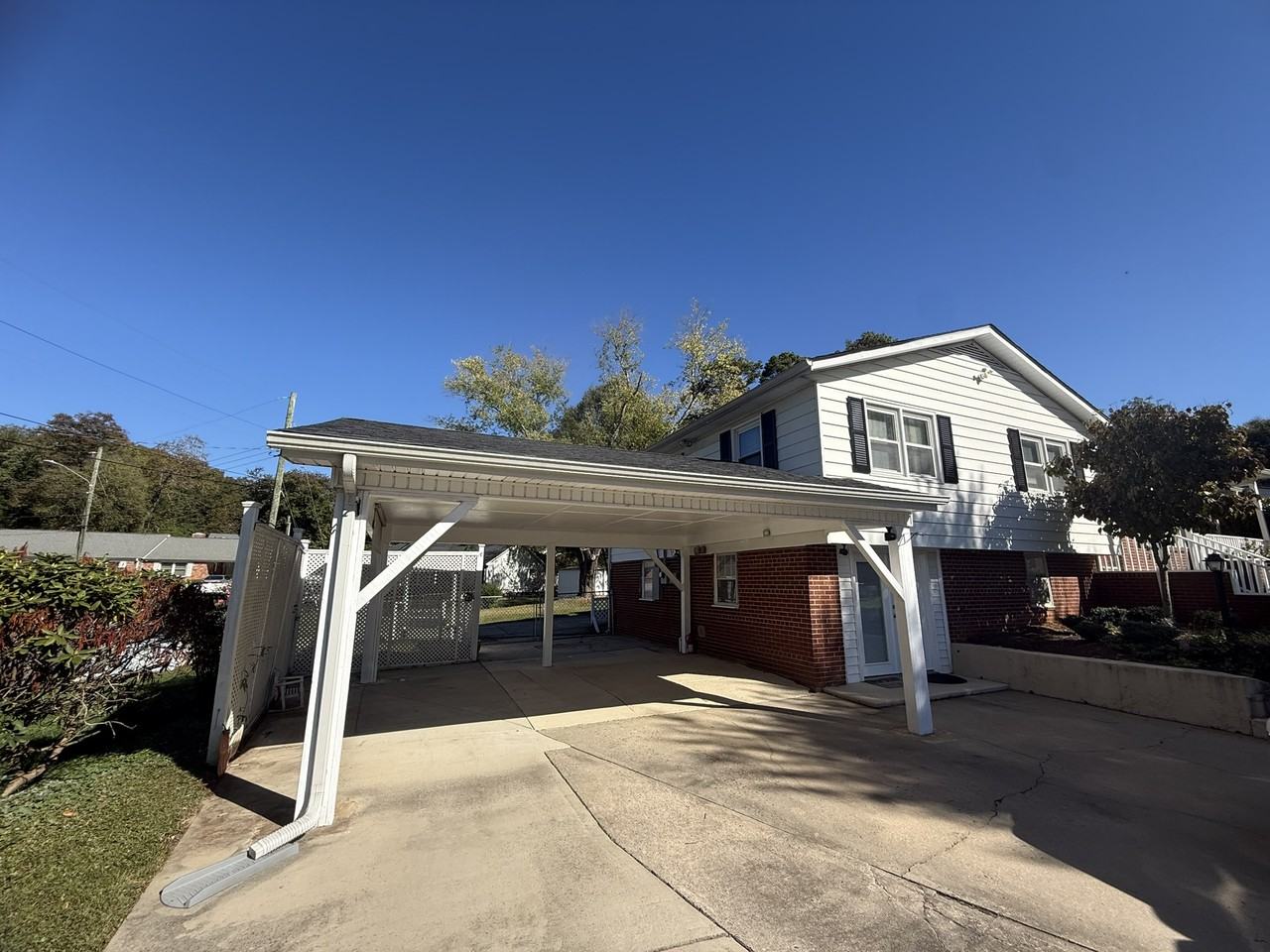 1632 Kimberly Dr - Photo 2 of 10