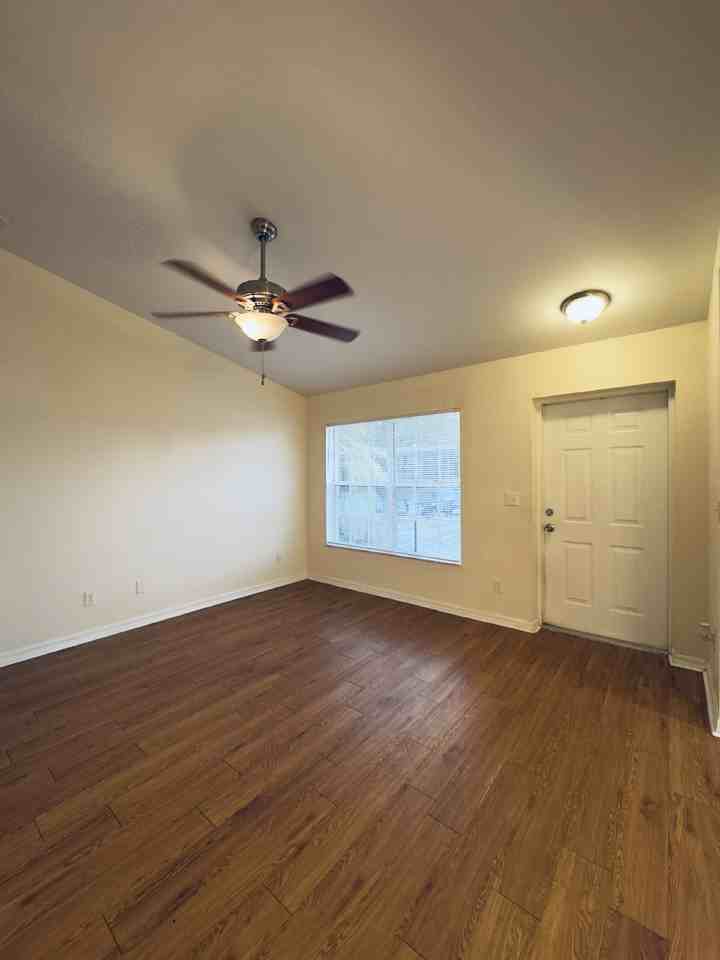 1105 Harold Ave S - Photo 2 of 31